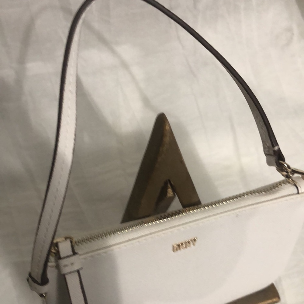 DKNY Leather Convertible Wristlet - White NWOT Retail $45 - Picture 2 of 6